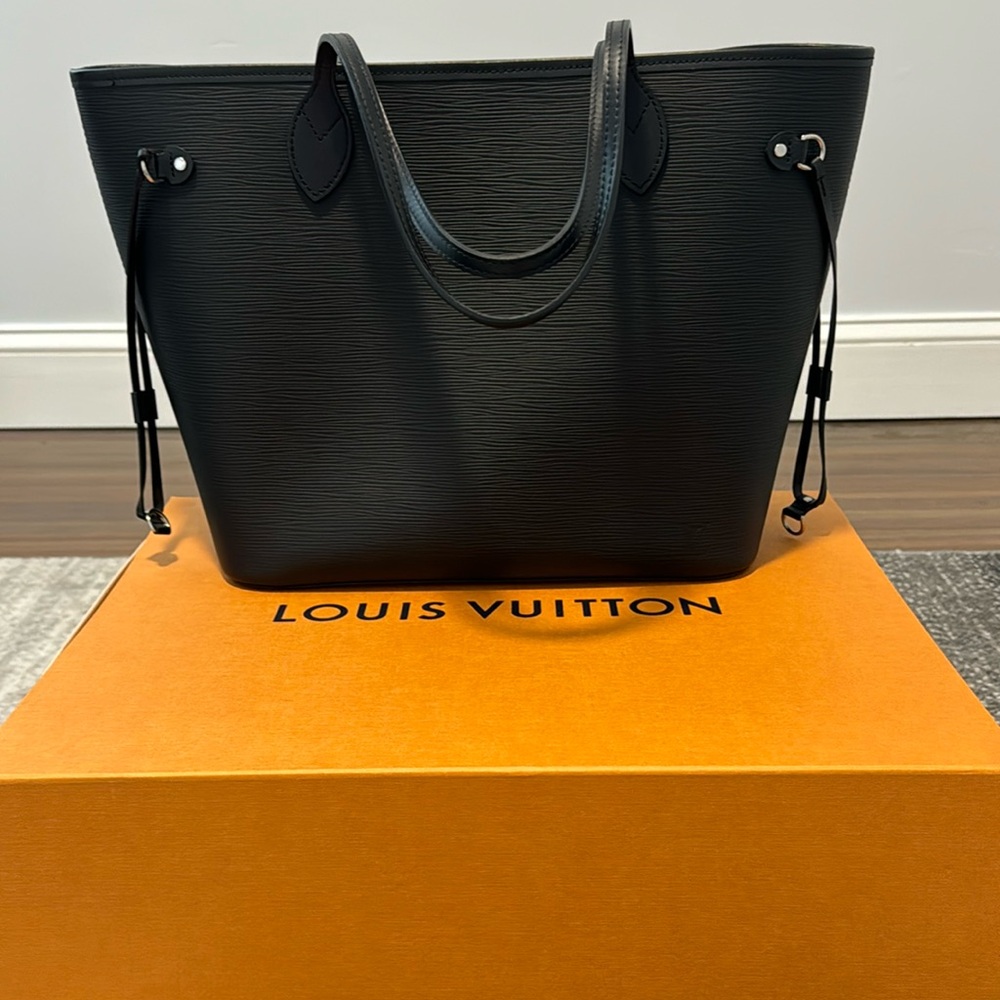 Louis Vuitton Black Epi Leather Neverfull MM